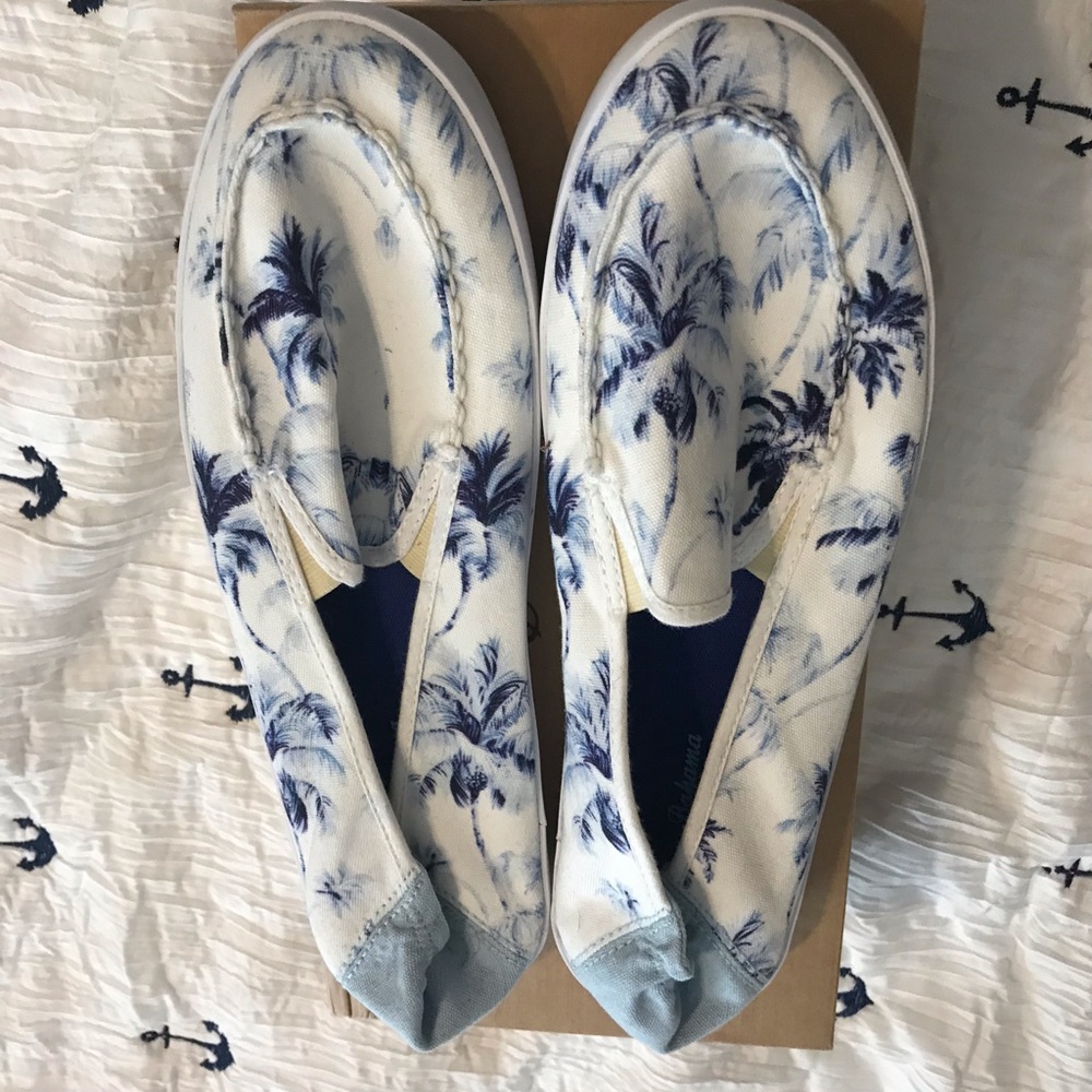 New Tommy Bahama size 9.5 slip on shoes